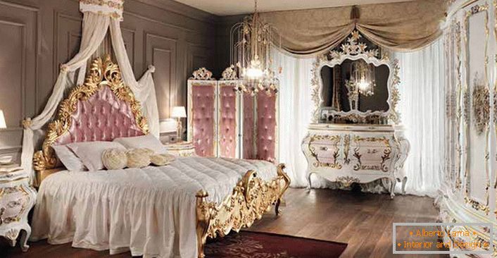 Спальня в стилі бароко для справжньої леді. Рожеві деталі в оформленні роблять інтер'єр по справжньому