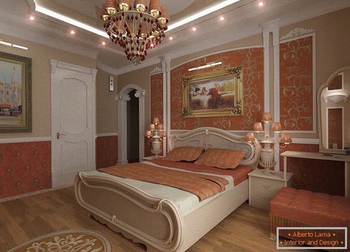 Простора спальня в бароковому стилі оформлена в коралових тонах.
