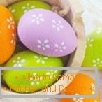 різнобарвні яйця