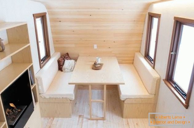 Зручний міні-будиночок: фото з Онтаріо - дерев'яне оздоблення