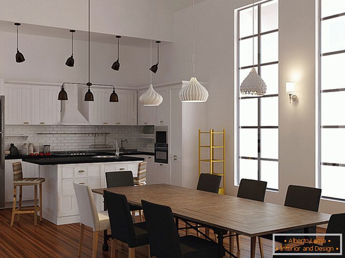 Приклад вдало підібраного освітлення для кухні в скандинавському стилі. Для освітлення обідньої і робочої зон використовуються різні моделі стельових люстр. 