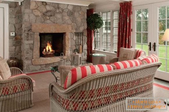 Плетені меблі в інтер'єрі заміського будинку - фото