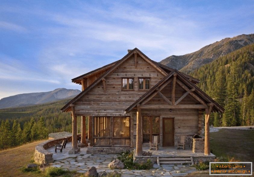 Шикарний дерев'яний будинок в горах