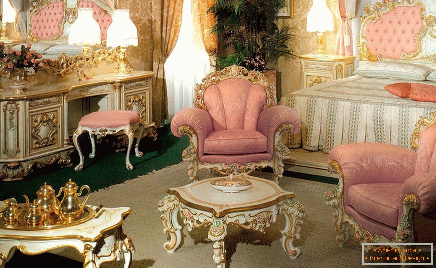Ніжна спальня в бароко стилі з використанням рожевих тонів.