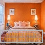 Спальня в помаранчевих тонах
