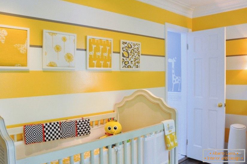 Жовта дитяча кімната