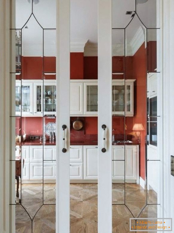 Елегантні розсувні двері для кухні з дерева зі склом