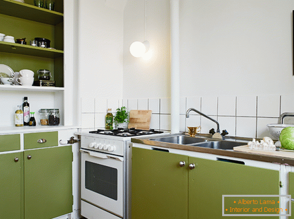 Кухня в біло-оливковою палітрі