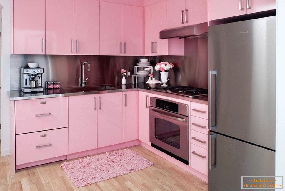 Рожеві фасади кухні
