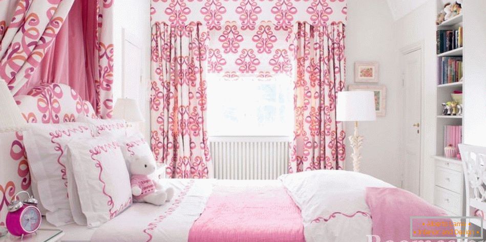 Спальня в рожевих кольорах