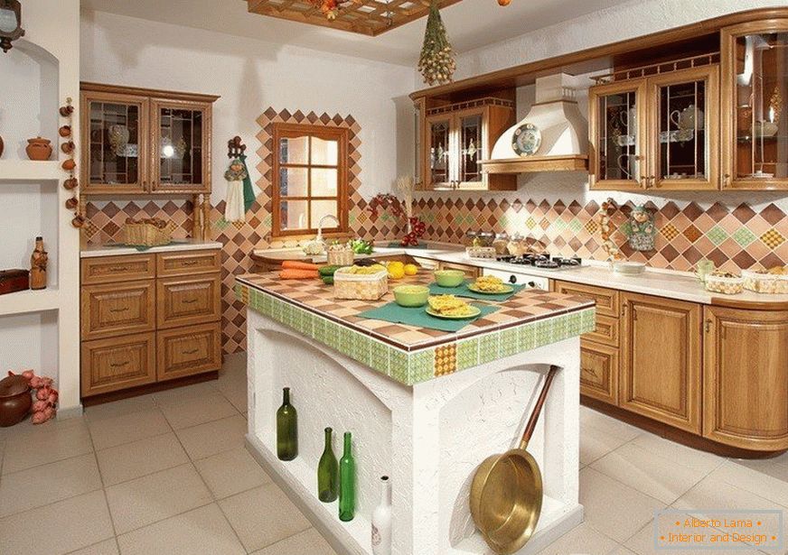 Кухня з островом в російській стилі