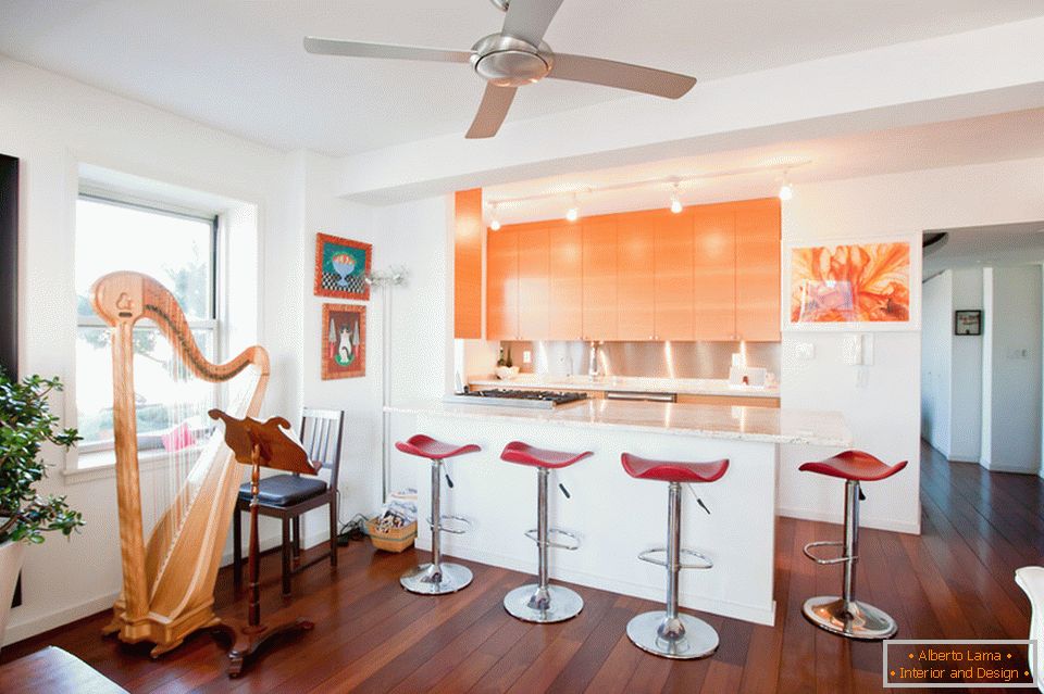Кухня квартири з видом на Бруклін