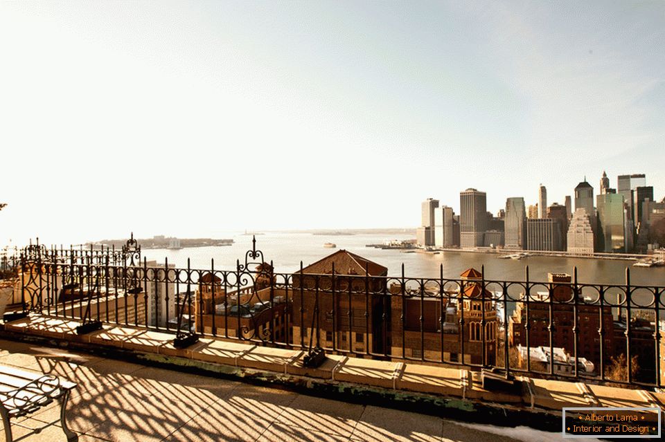 Тераса квартири з видом на Бруклін