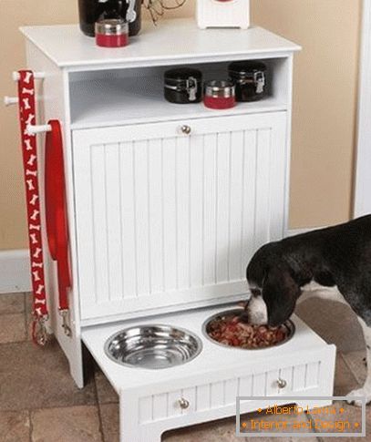 Їжа для собаки в шухляді