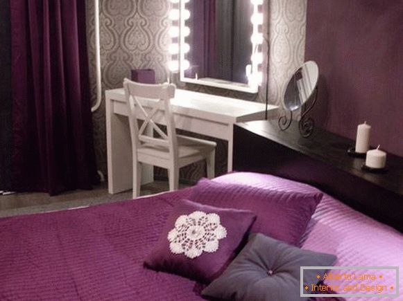 Фіолетова спальня дівчини-підлітка