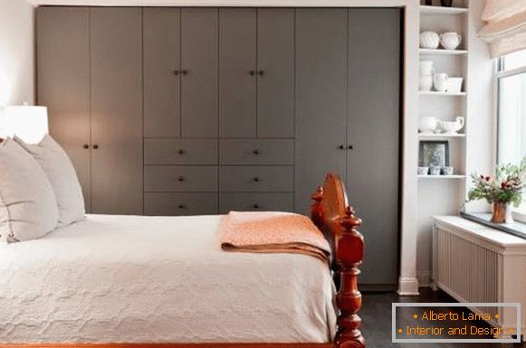 Простий шафа для спальні в сірому кольорі