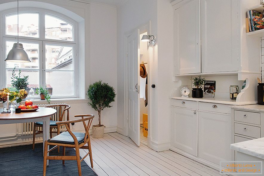 Кухонна зона в квартирі в Швеции