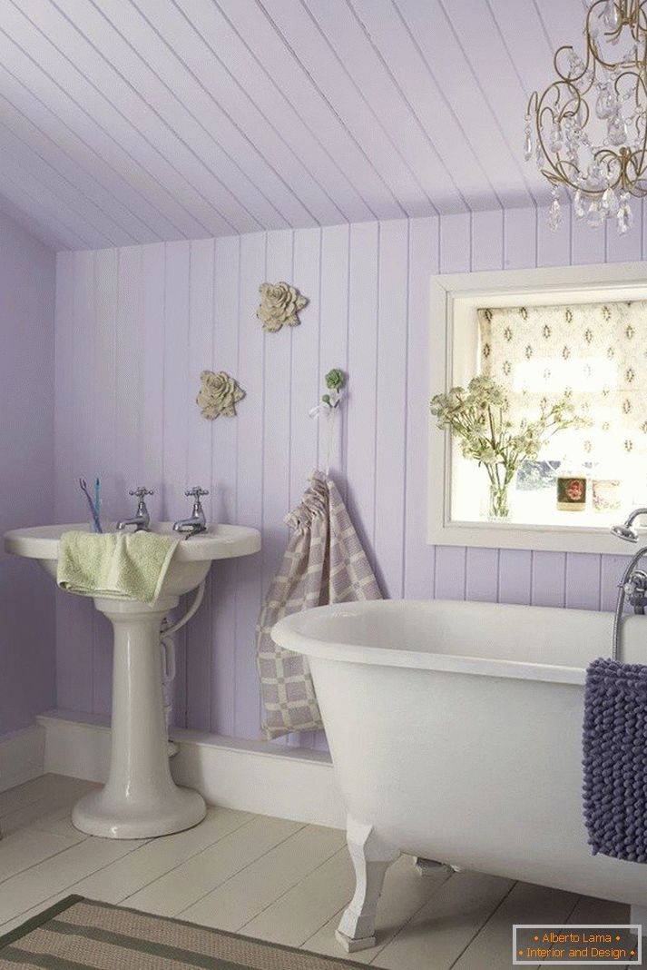 Ванна кімната в бузковому кольорі