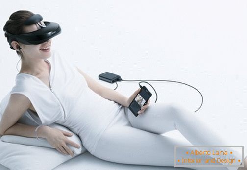 Девушка в 3D-очках от Sony