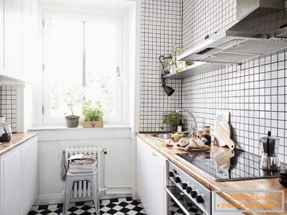 Маленька кухня в квартирі в скандинавському стилі