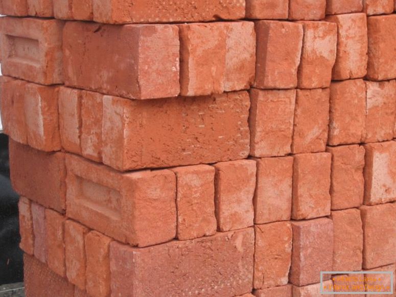 pile_bricks _-_ pile_of_bricks_2005_fruggo