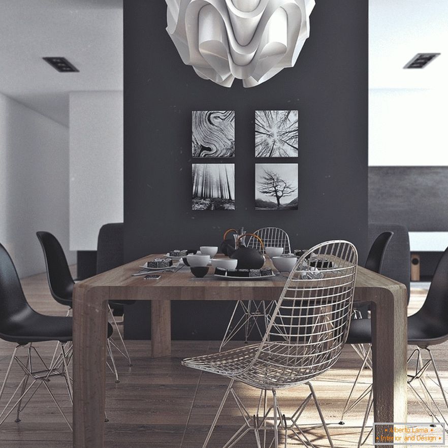 Дерев'яний обідній стіл, чорні стільці і оригінальні картини на чорній стіні