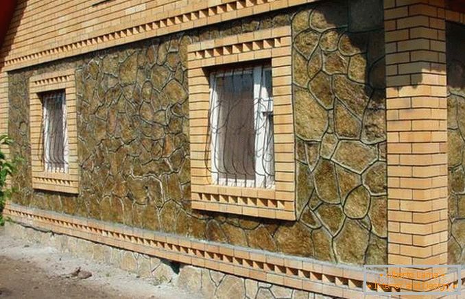 Оздоблення фасадів будинків натуральним каменем