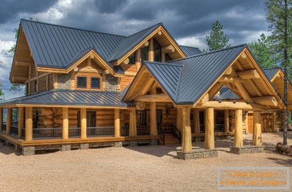 Гарний фасад дерев'яного будинку - фото приватних будинків 2016