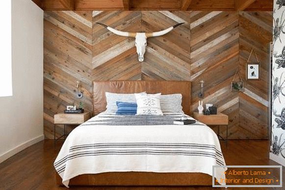 Фото спальні в сучасному стилі з дерев'яними панелями