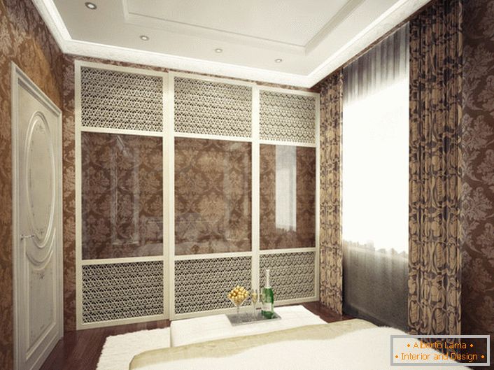Меблі для спальні в стилі арт-деко повинна бути місткою, функціонально і привабливою. Стильна гардеробна з глянцевими дверима - ідеальний варіант інтер'єру в даному стилістичному напрямку.