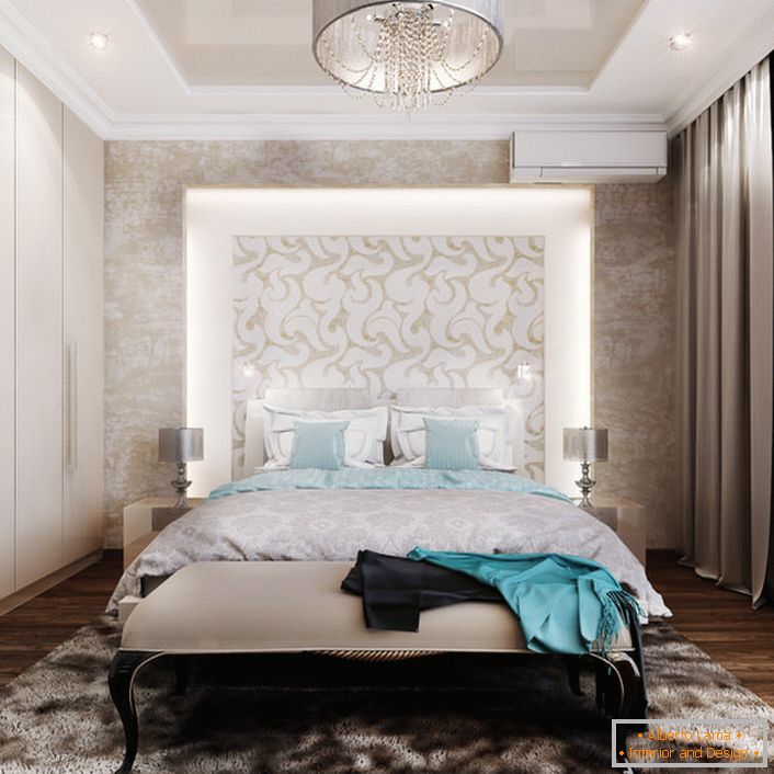 Тонкий дизайнерський задум - декоративне, висвітлене панно в узголів'я ліжка. Відмінне рішення для любителів почитати перед сном.