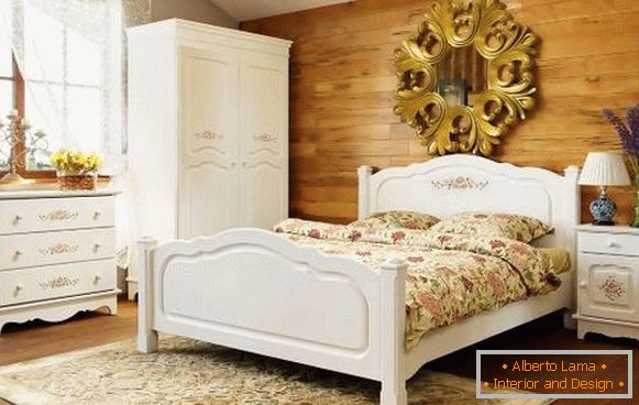 Ліжко, шафа, комод і інші меблі в стилі прованс для спальні