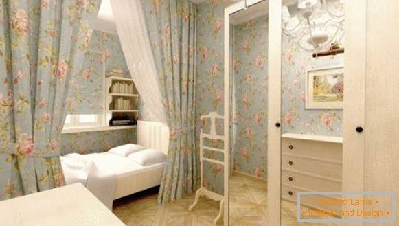 Шафа в спальню в стилі прованс з орними дверцями