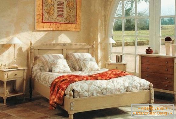 Ліжко в стилі прованс і інші меблі в інтер'єрі