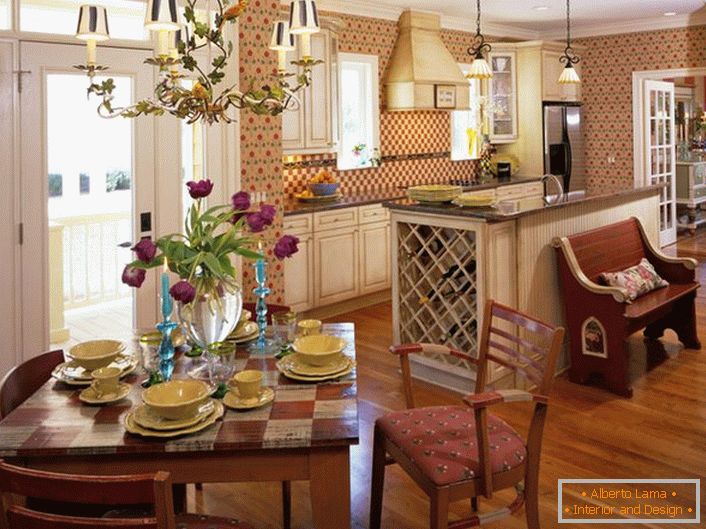 Стиль кантрі ідеальний, якщо мова йде про оформлення кухонного простору. Невелика кухня в заміському будинку в стилі кантрі - відмінне місце для теплих сімейних посиденьок.