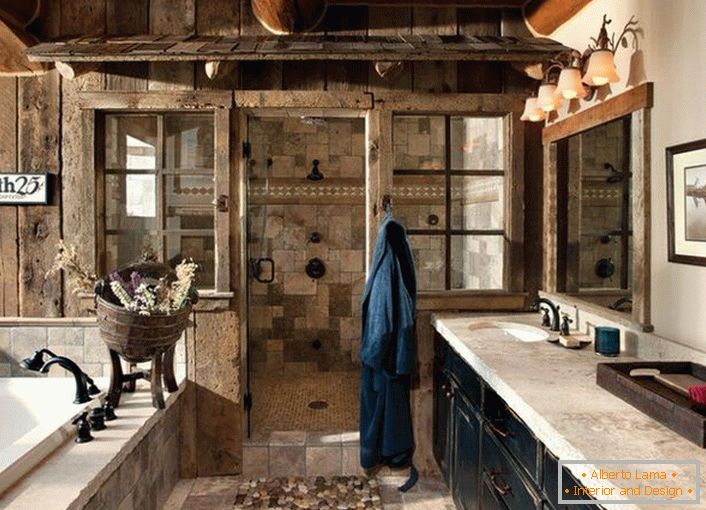Ванна кімната в стилі кантрі. В одному дизайнерському проекті відмінно об'єдналися дерев'яні елементи оздоблення та мармурова плитка.