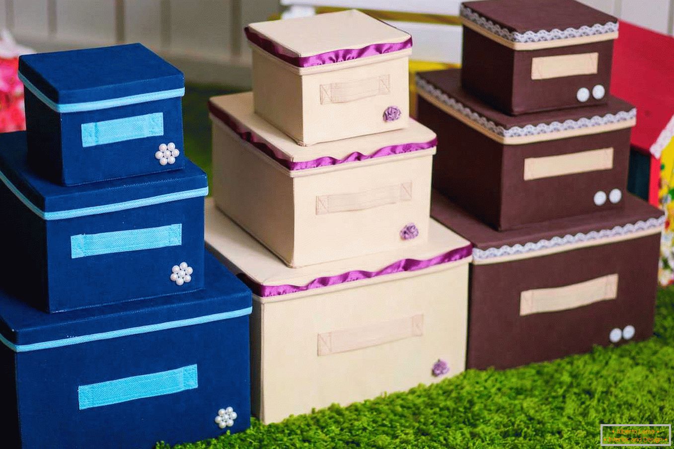 Різнобарвні коробки для зберігання