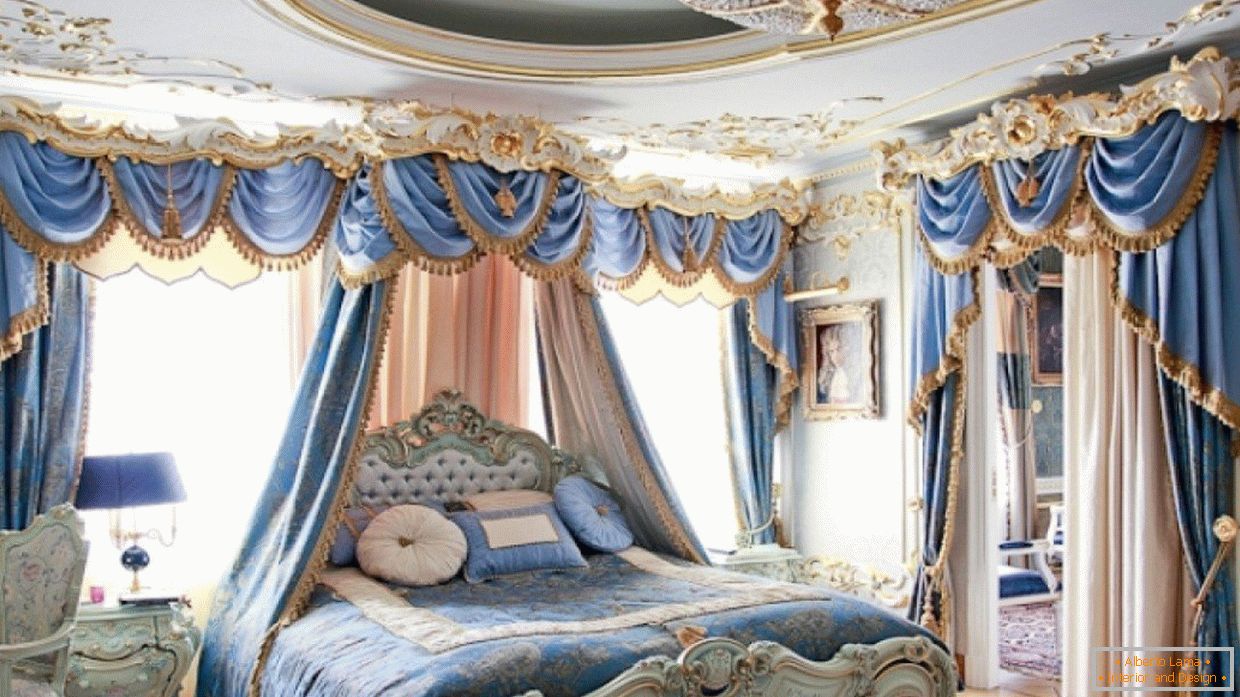 Спальня з біло-синім інтер'єром