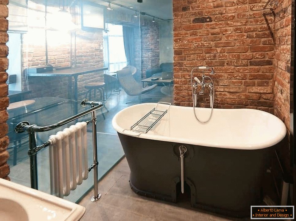 Розкішна ванна кімната зі скляною стіною в стилі гранж