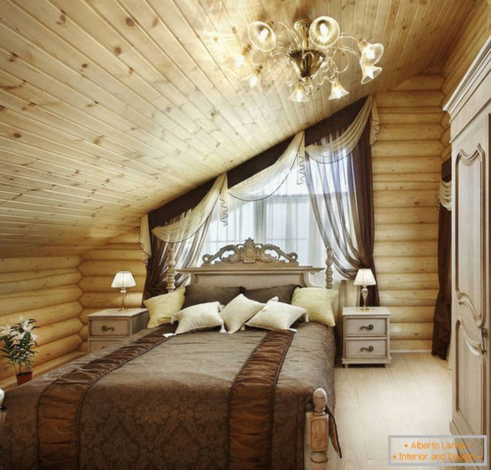 Незвичайне рішення для спальної кімнати в стилі кантрі. За королівськи м'яке ліжко, створена за мотивами бароко, вишукано виглядає в загальній сільської концепції інтер'єру.