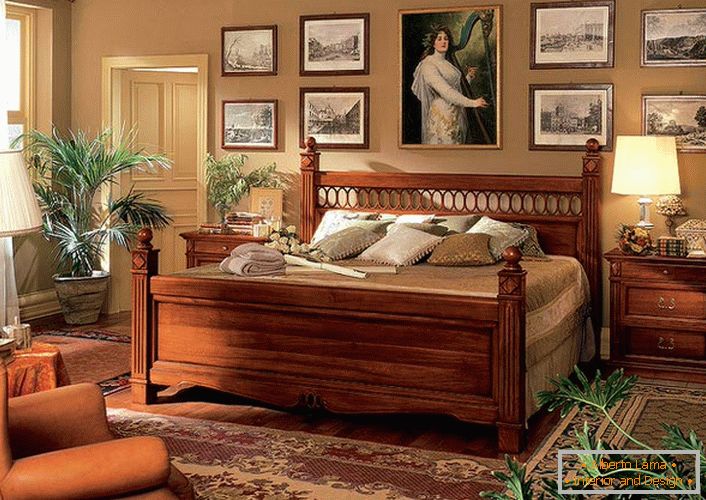 Правильно підібрана, масивні меблі з дерева для спальні в стилі бароко.