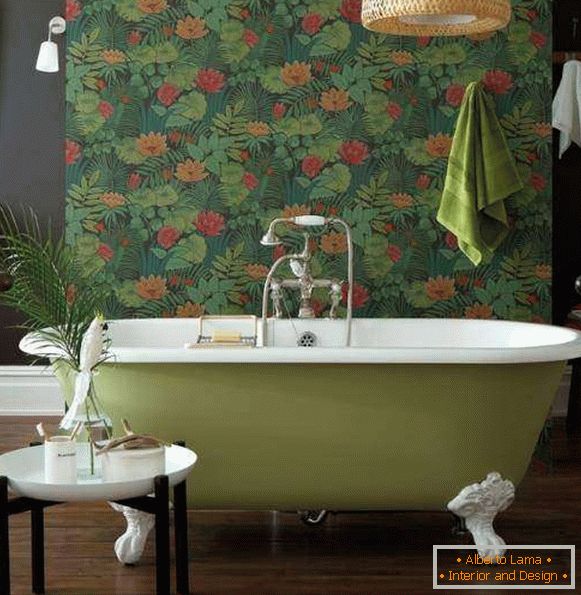 Темні шпалери для стін в інтер'єрі ванної - фото в зелених тонах