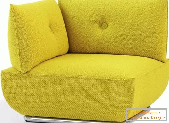 Жовте кутовий крісло в сучасному стилі