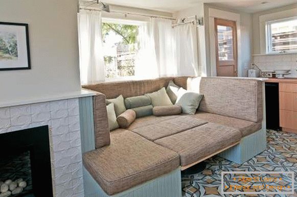 великий кутовий розкладний диван на кухню