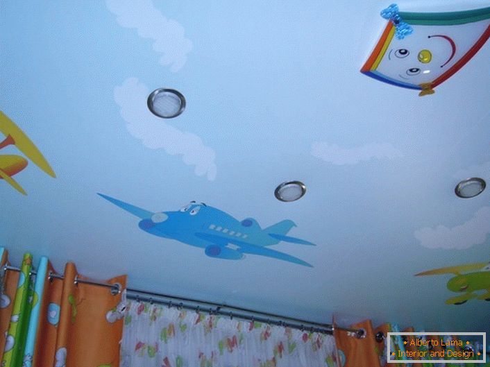 Веселенькі натяжні стелі про мультяшні літачки. Дітям сподобається.