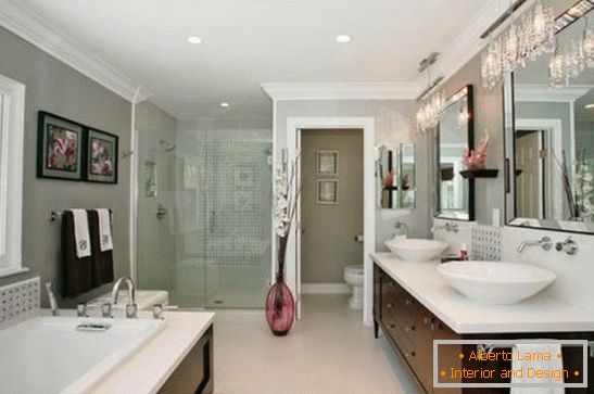 Стильна ванна в приватному будинку, фото