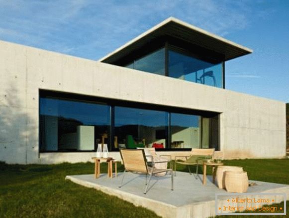 Дизайн красивого будинку в Іспанії