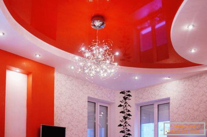 Шляхетний червоний колір натяжної стелі органічно вписується в загальну концепцію стилю.