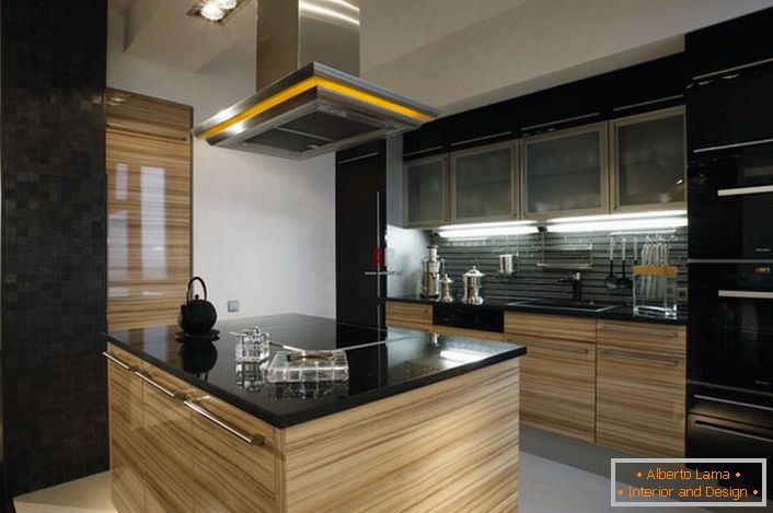 Кухні в стилі мінімалізм привабливі правильним плануванням. Відмінною рисою стилю стає розміщення робочої поверхні кухні по центри кімнати.