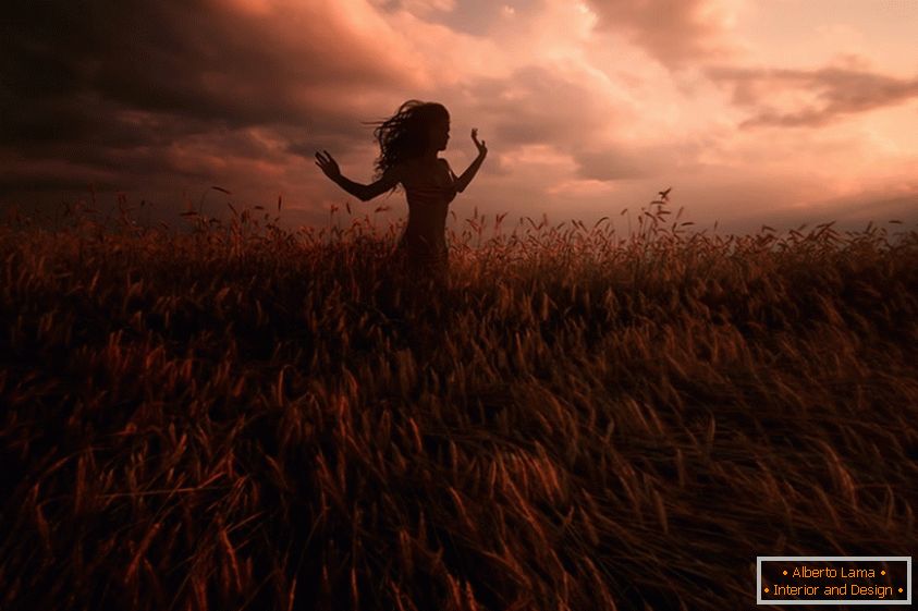 Девушка на пшеничном поле